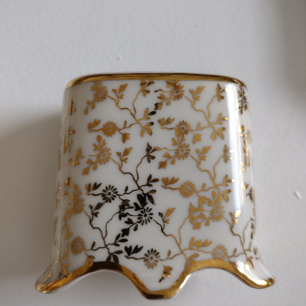 Haus Dresden 24K Gold Paint Ashtrays And Cigarette Holder. - Picture 3 of 13